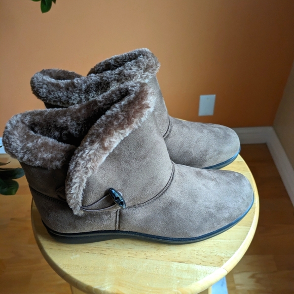 NEW VJH Comfort Boots 🥾 Size 9 Women's Brawn - Picture 1 of 5